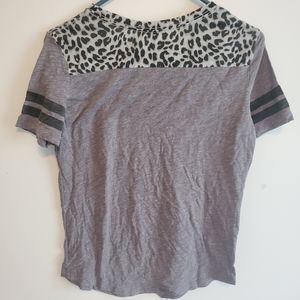 Grey and leopard tee